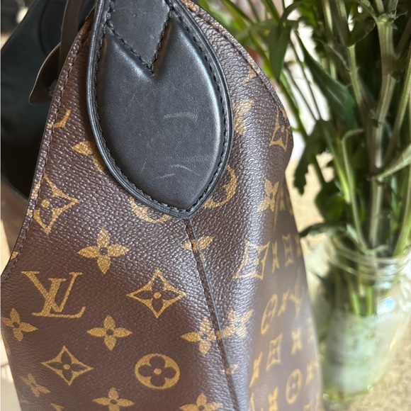 Louis Vuitton Flower Hobo - Picture 9 of 16